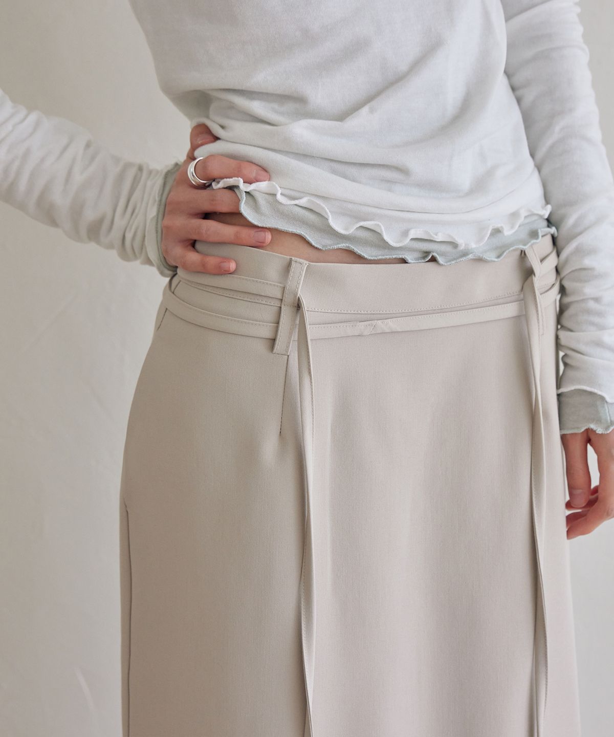 런던다다(LONDONDADA) H-Line Strap Skirt, BEIGE