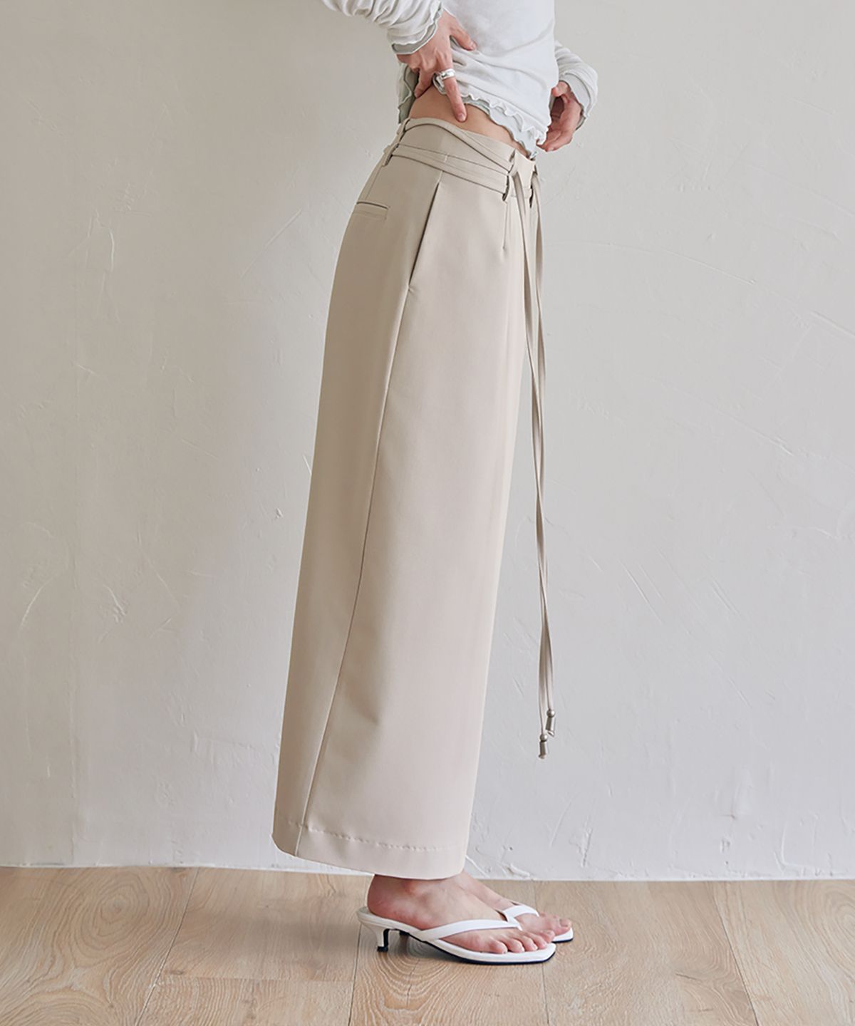런던다다(LONDONDADA) H-Line Strap Skirt, BEIGE