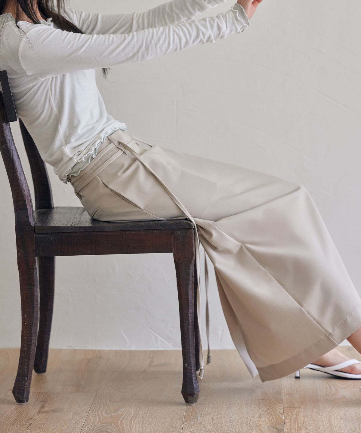 런던다다(LONDONDADA) H-Line Strap Skirt, BEIGE