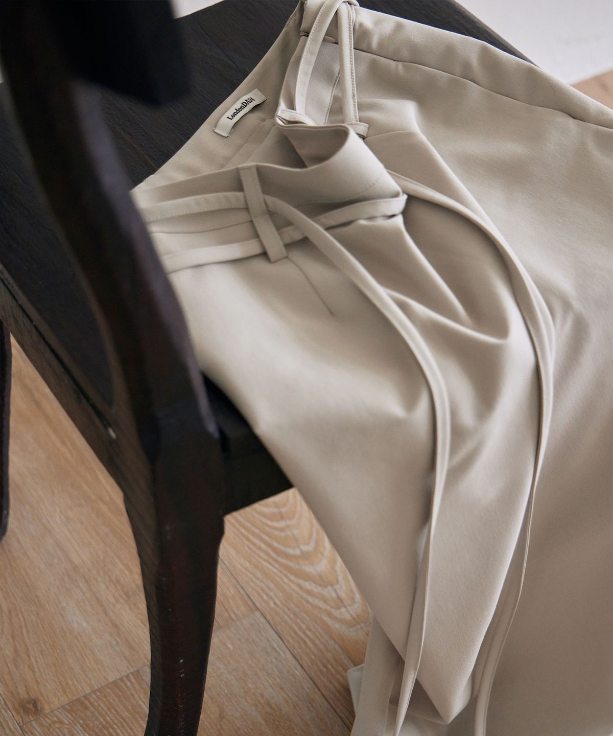 런던다다(LONDONDADA) H-Line Strap Skirt, BEIGE