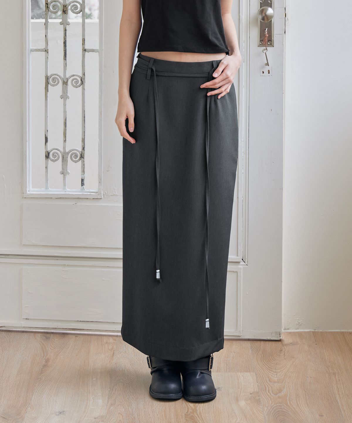 런던다다(LONDONDADA) H-Line Strap Skirt, CHARCOAL