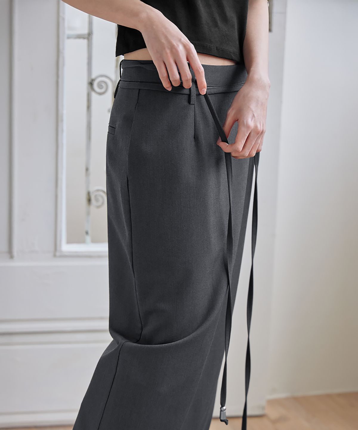 런던다다(LONDONDADA) H-Line Strap Skirt, CHARCOAL