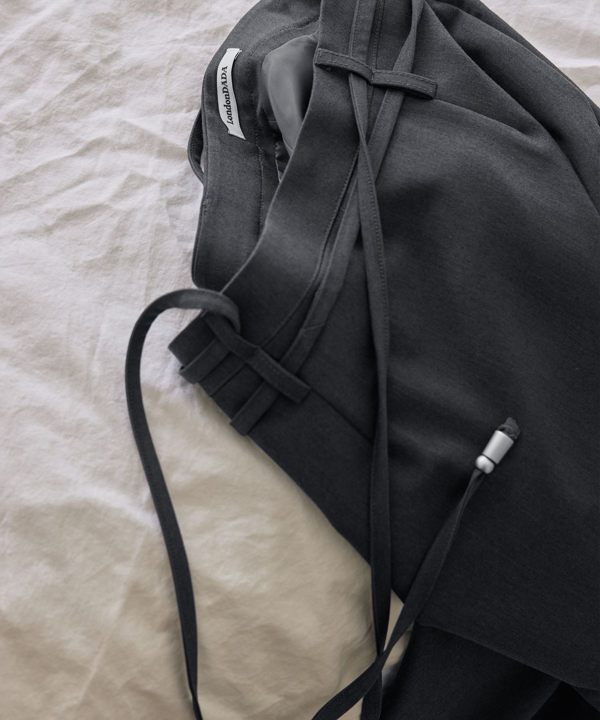 런던다다(LONDONDADA) H-Line Strap Skirt, CHARCOAL