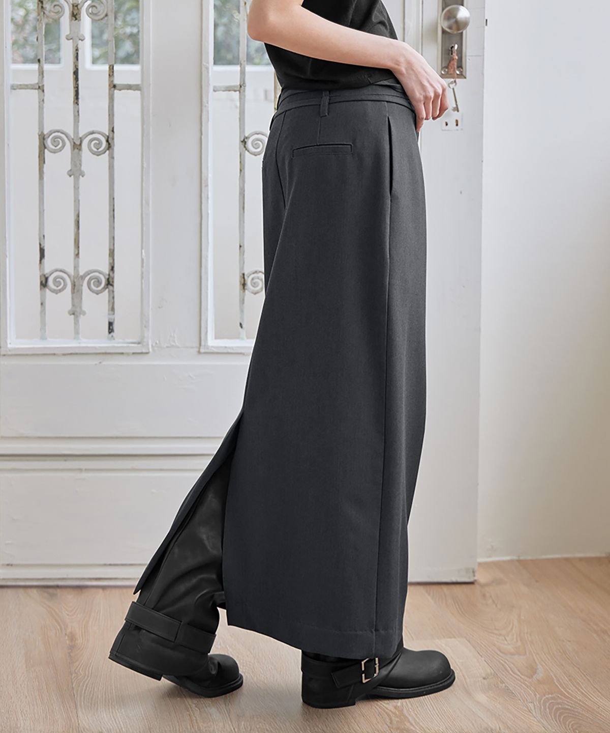 런던다다(LONDONDADA) H-Line Strap Skirt, CHARCOAL