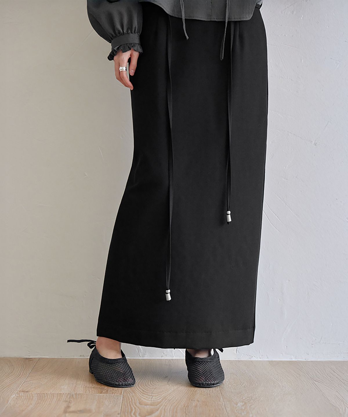 런던다다(LONDONDADA) H-Line Strap Skirt, BLACK