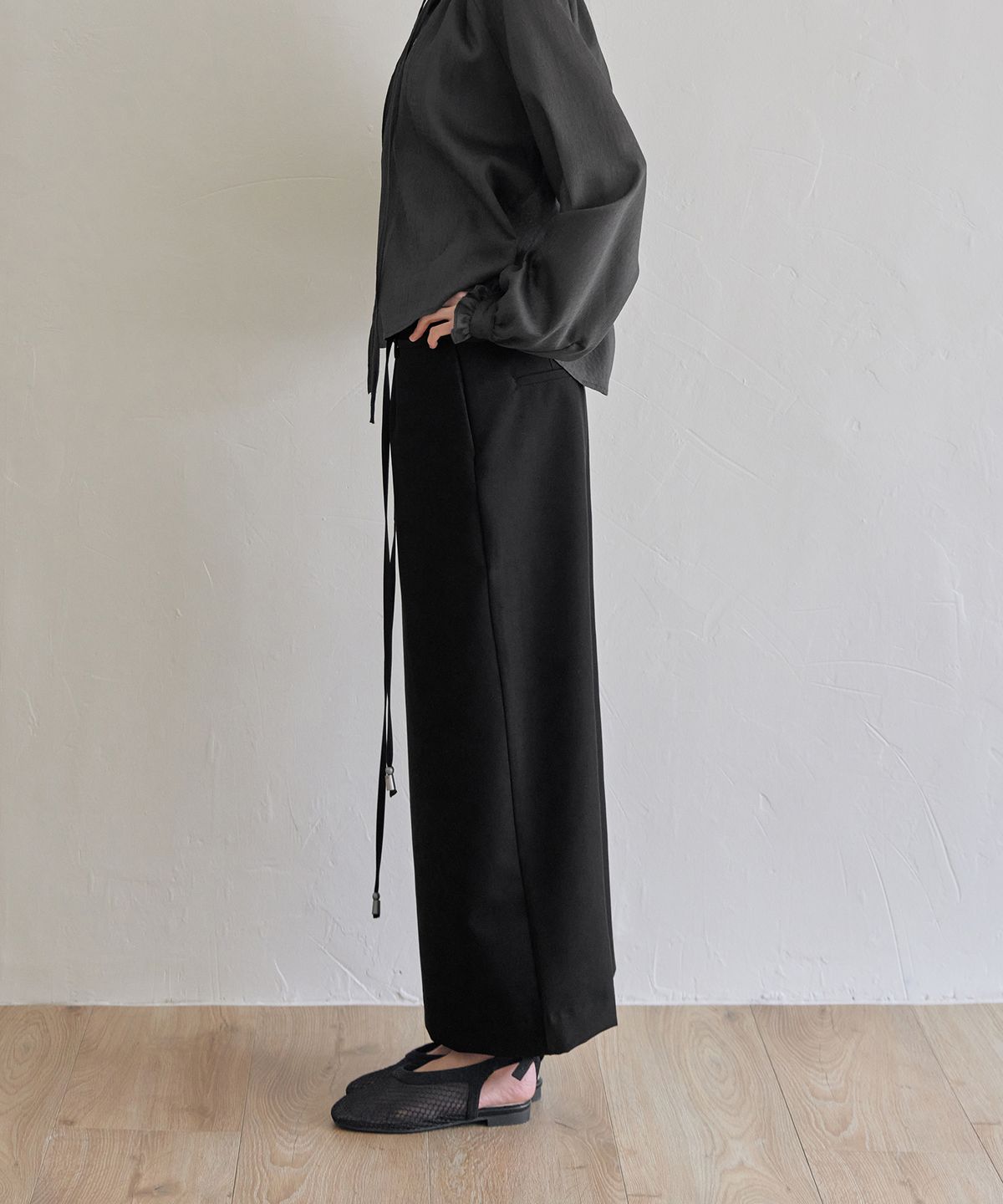 런던다다(LONDONDADA) H-Line Strap Skirt, BLACK