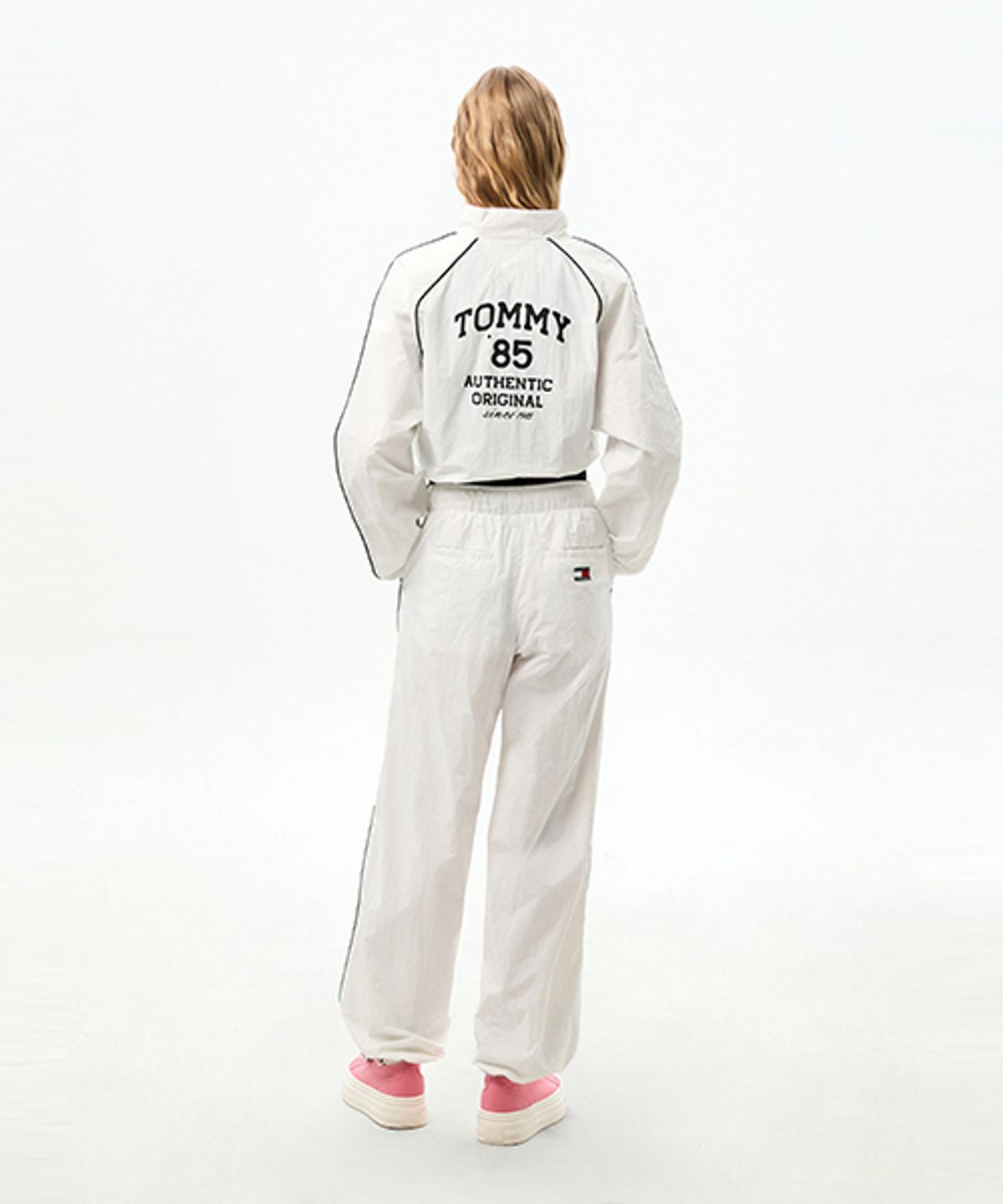 타미진스(TOMMY JEANS) 와이드 우븐 트랙 팬츠 (T32G0WPC15TWT1YBL)