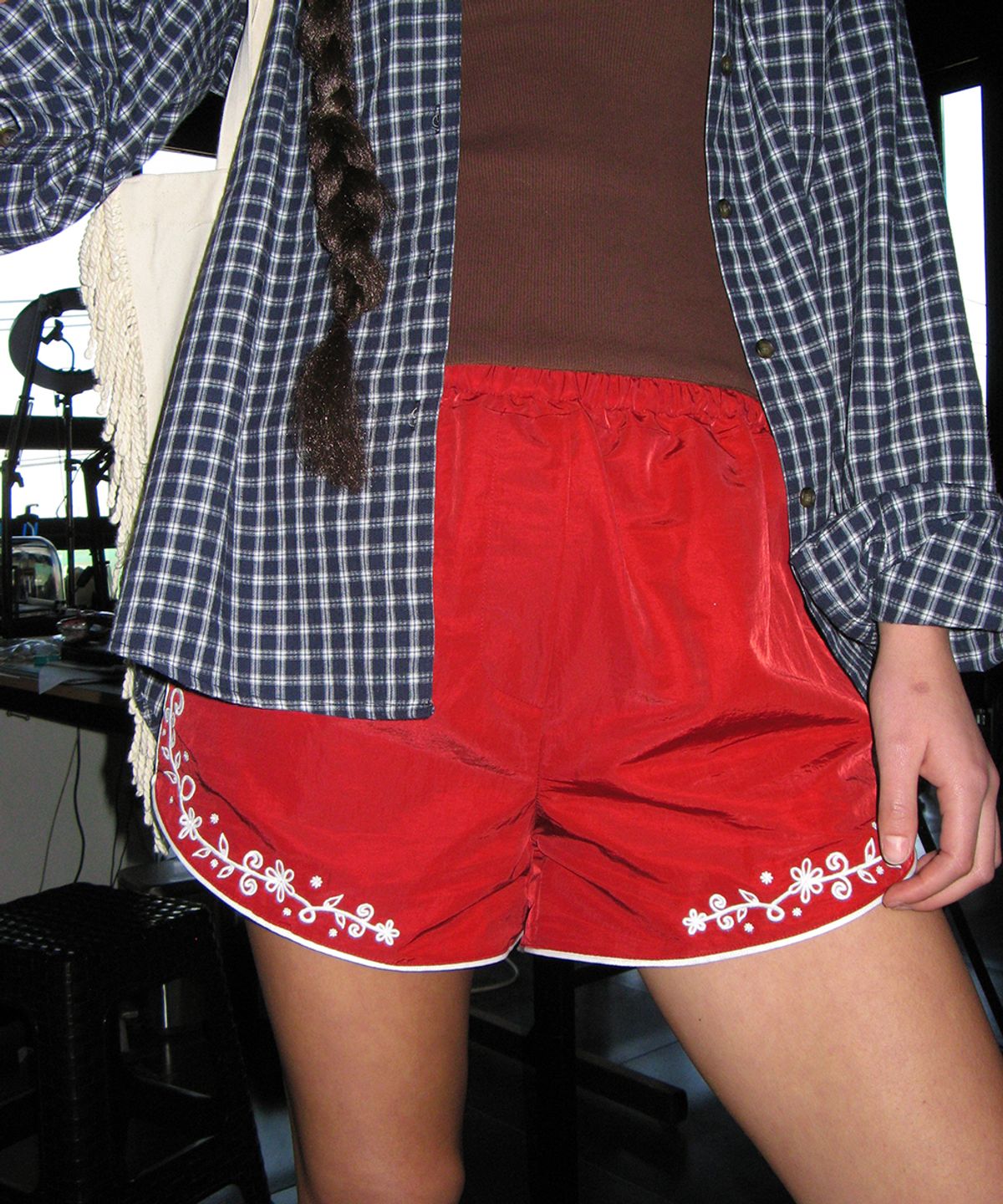 센토르(CENTAUR.KR) FLOWER NEEDLEWORK NYLON SHORTS_RED