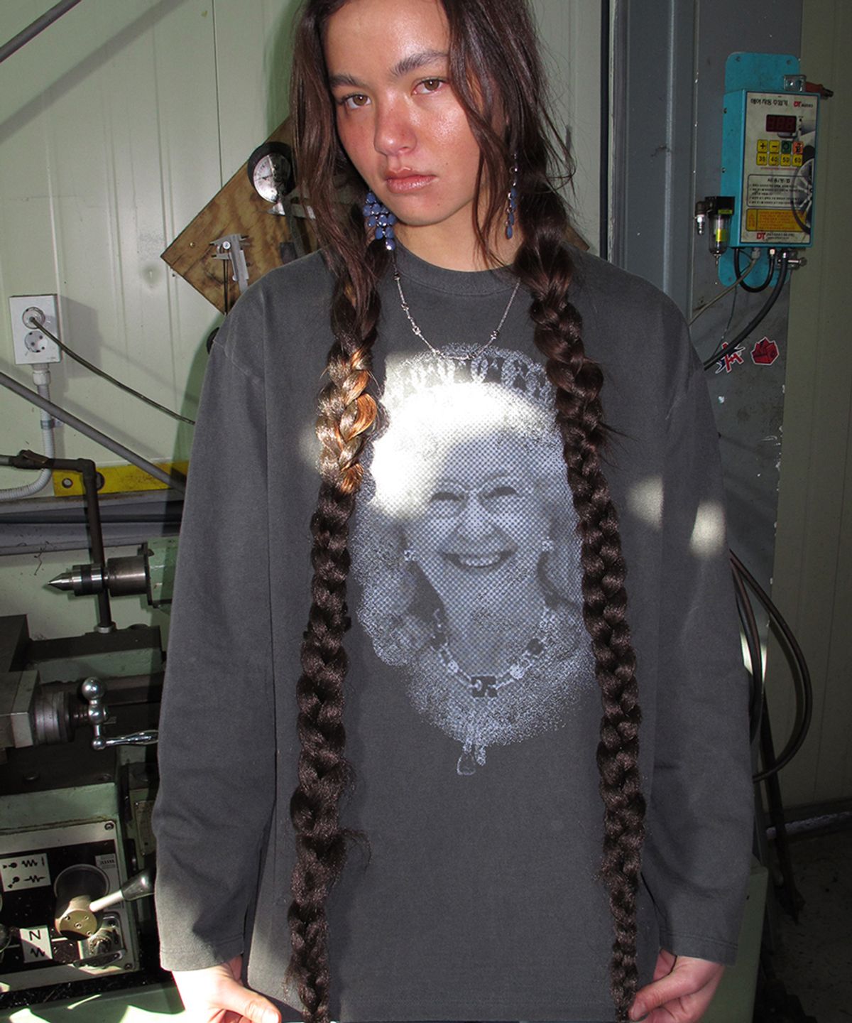 센토르(CENTAUR.KR) MY QUEEN PIGMENT LONG SLEEVE T-SHIRT_CHARCOAL