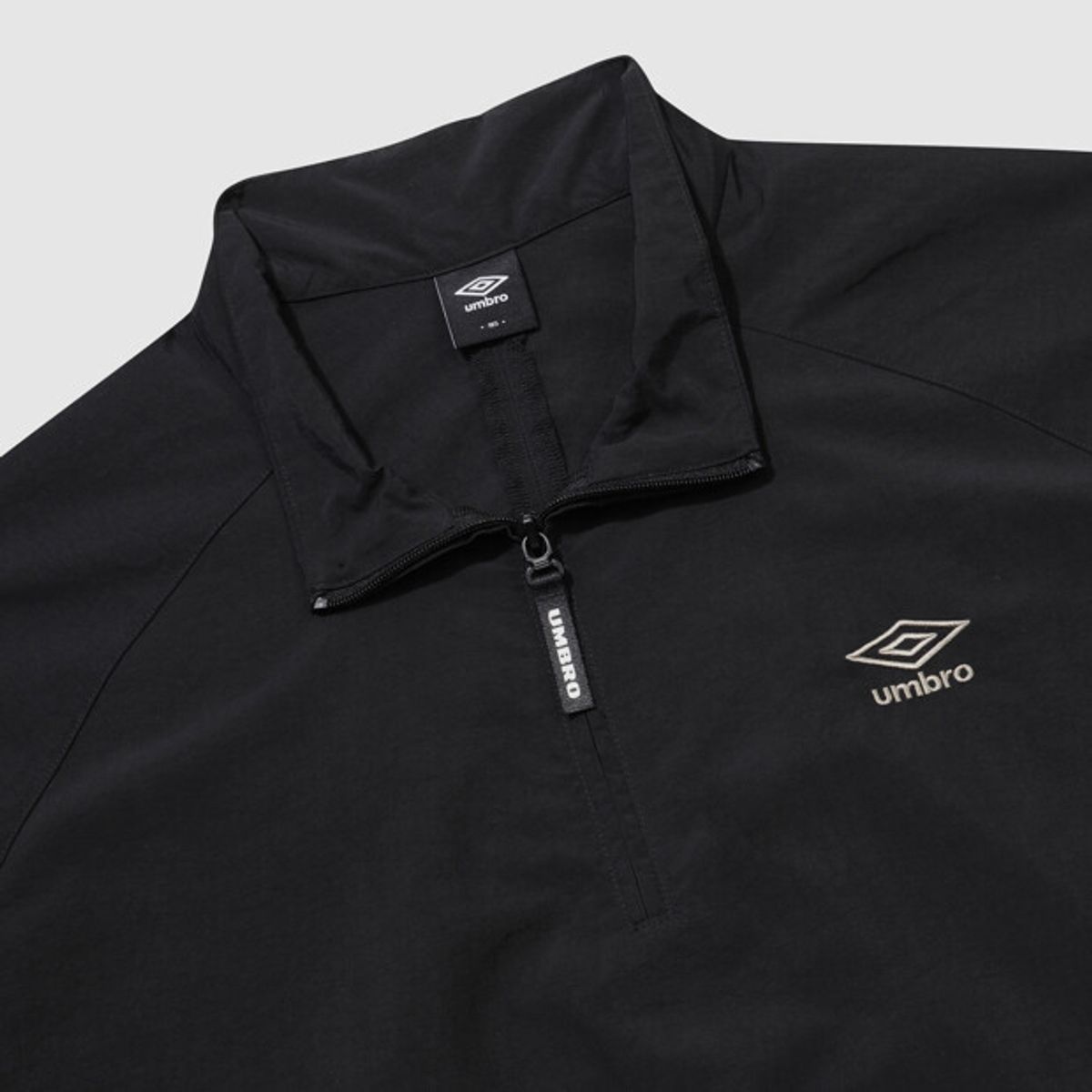 엄브로(UMBRO) 클래식 반팔 스탠넥 아노락 블랙 UR124CWT31