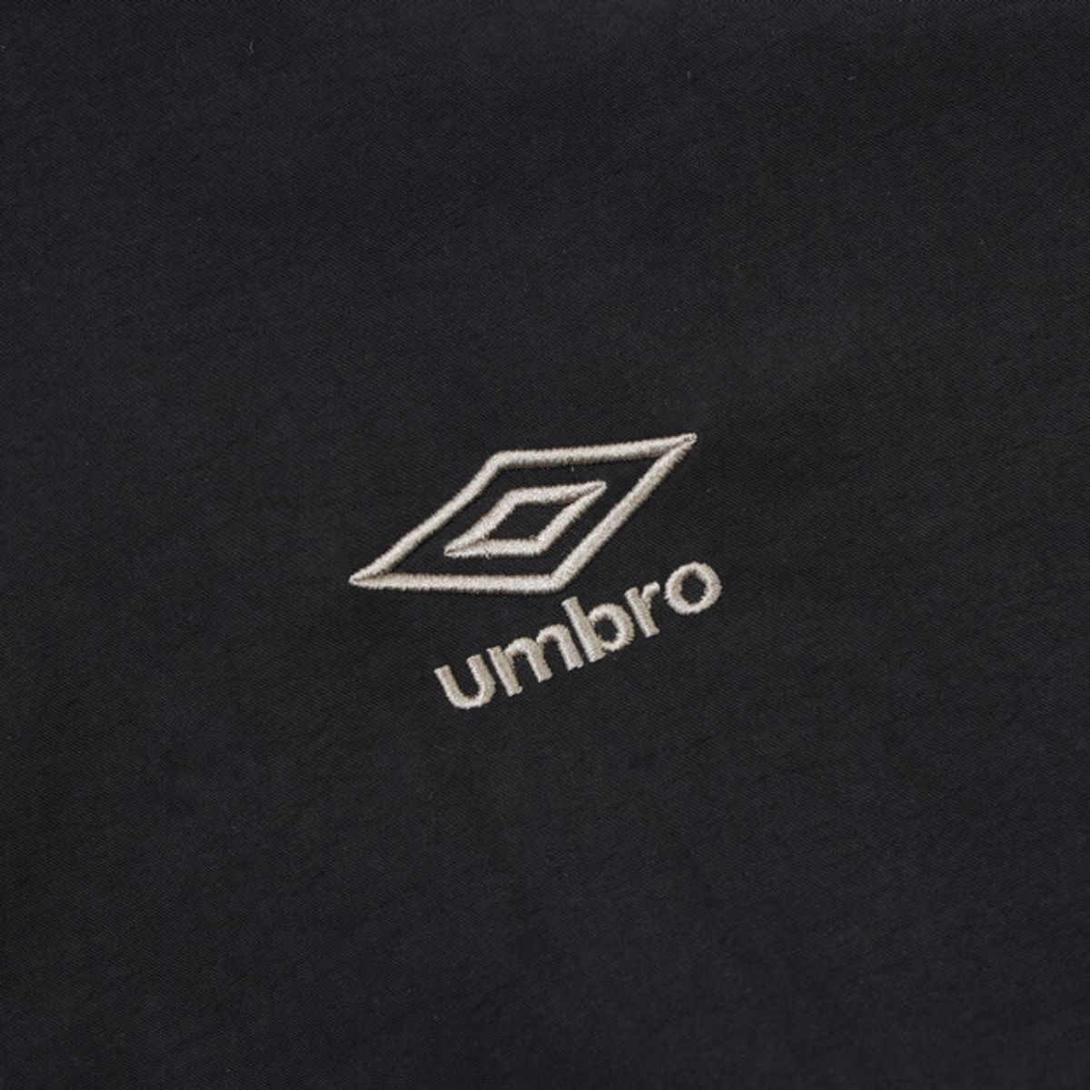 엄브로(UMBRO) 클래식 반팔 스탠넥 아노락 블랙 UR124CWT31
