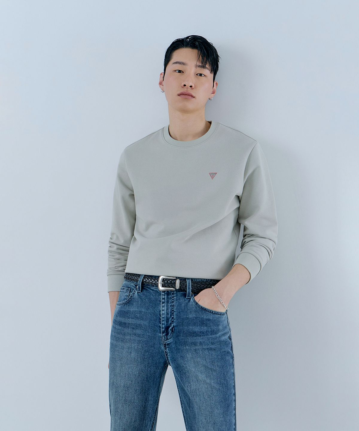 게스(GUESS) 3color 오리지널 미니삼각 맨투맨 NQ1K5910