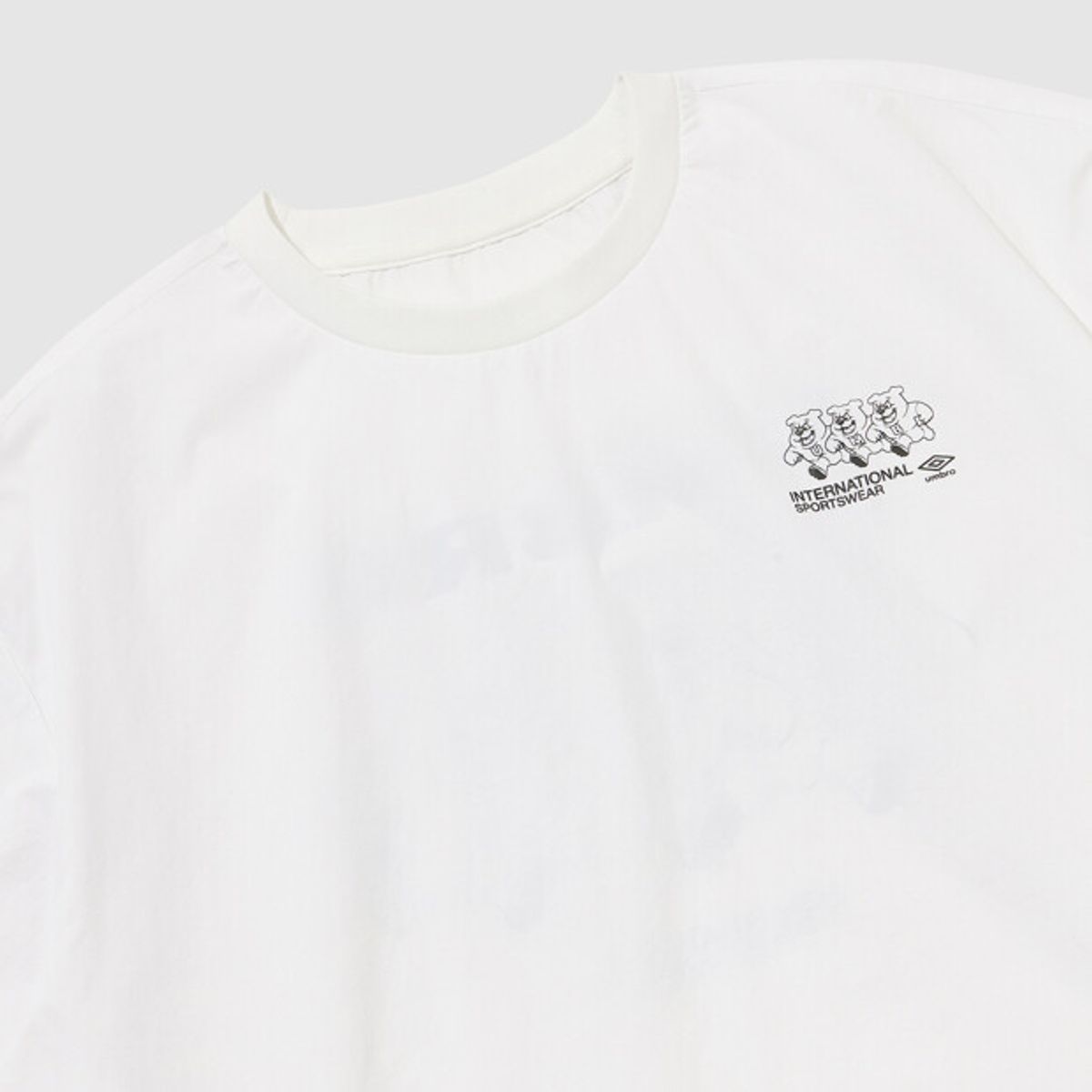 엄브로(UMBRO) 팝러쉬 더비독 그래픽 긴팔 피스테 화이트 UR121CWT35