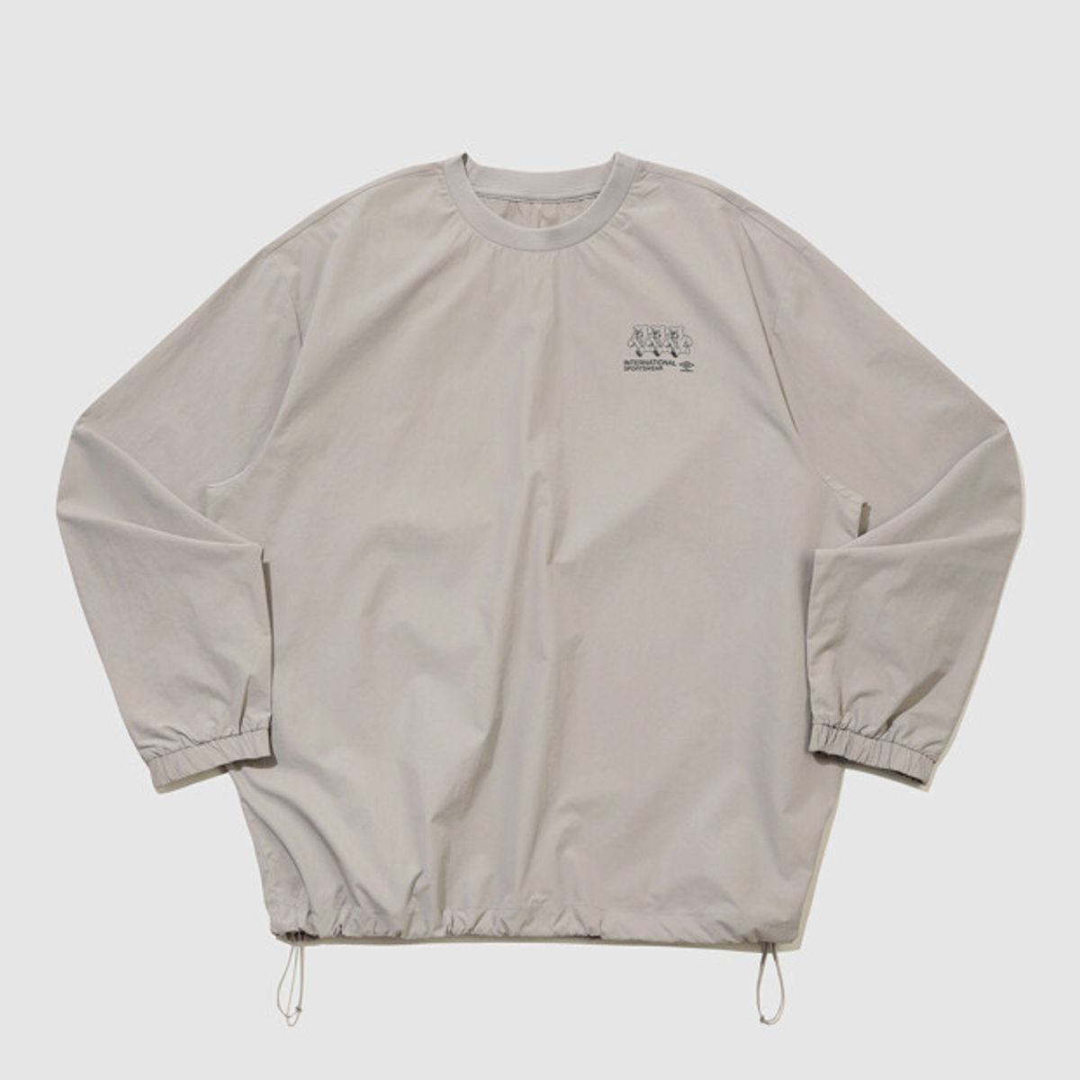 엄브로(UMBRO) 팝러쉬 더비독 그래픽 긴팔 피스테 베이지 UR121CWT35
