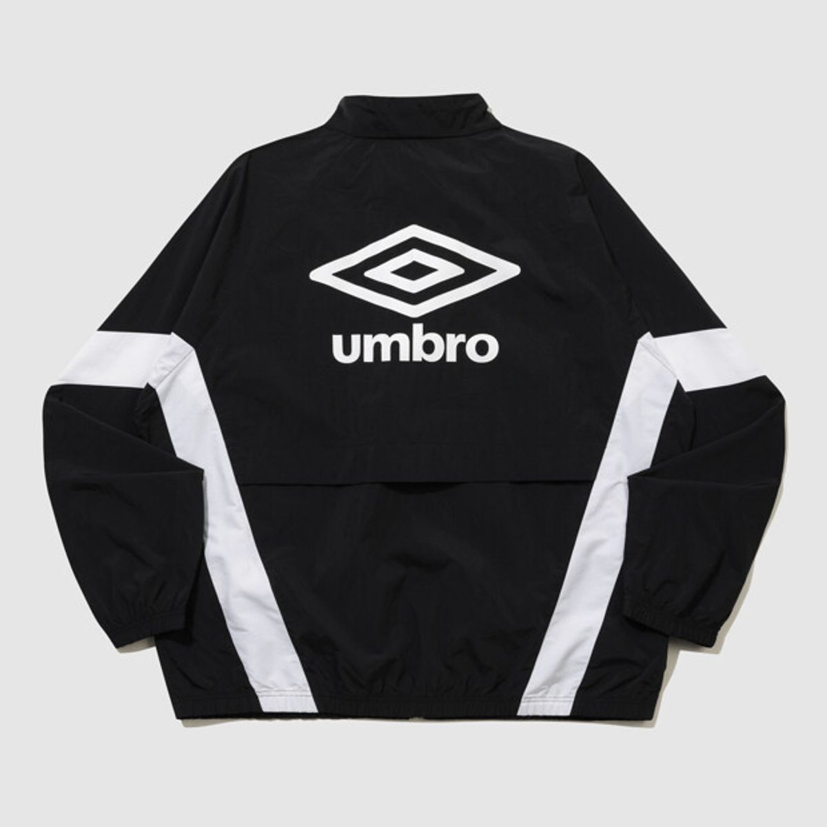 엄브로(UMBRO) 팝러쉬 컬러블럭 스탠넥 바람막이 자켓 블랙 UR123CJK34