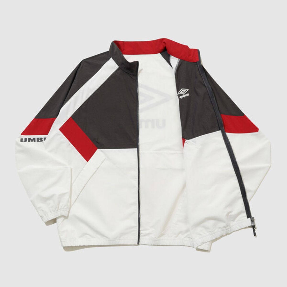 엄브로(UMBRO) 팝러쉬 컬러블럭 스탠넥 바람막이 자켓 차콜 UR123CJK34