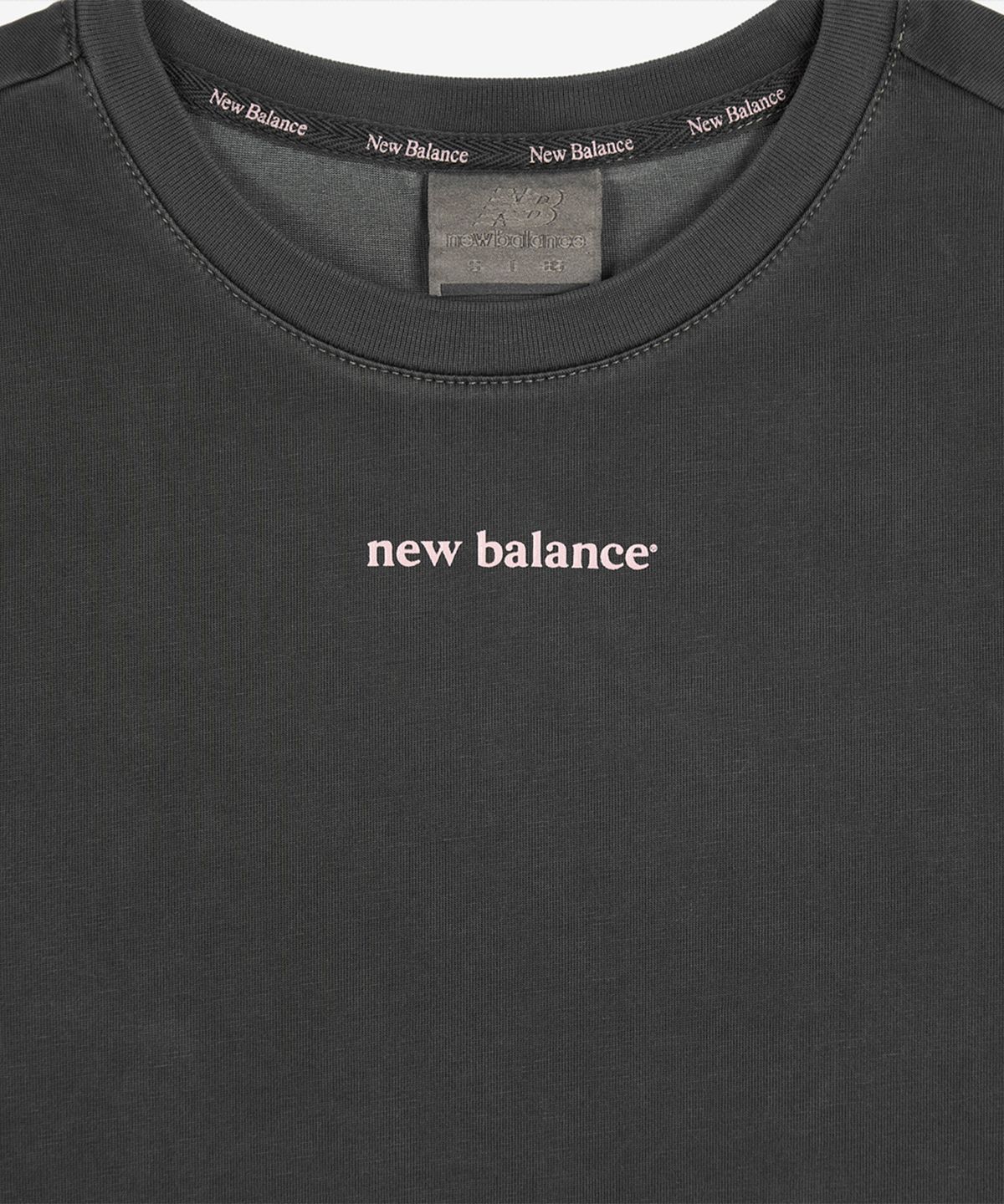 뉴발란스(NEW BALANCE) NBNEG2W412 / WOMEN 에센셜 중앙레터 반팔티 (CHARCOAL)