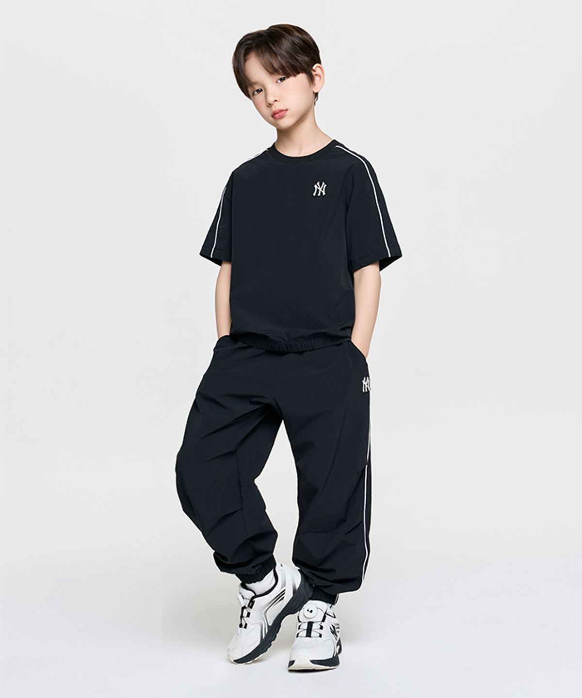 엠엘비 키즈(MLB KIDS) 아웃도어 베이직 우븐팬츠 티셔츠세트 NY (Black)
