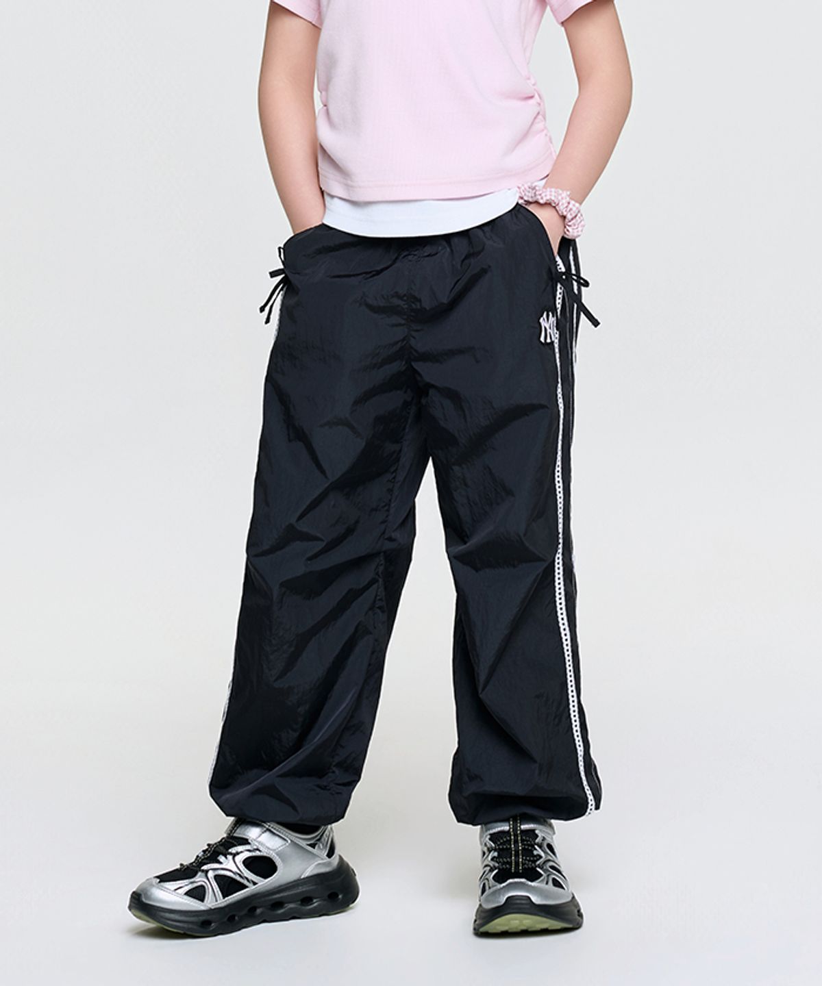 엠엘비 키즈(MLB KIDS) 스포티브 걸즈 레이스 와이드 조거 우븐팬츠 NY (Black)