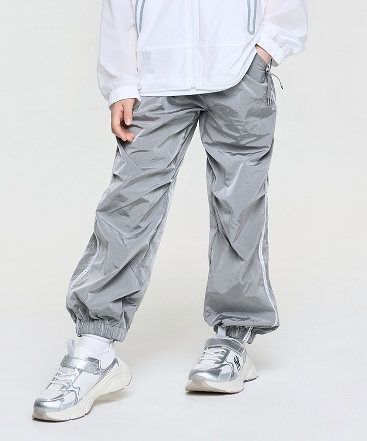 엠엘비 키즈(MLB KIDS) 스포티브 걸즈 레이스 와이드 조거 우븐팬츠 NY (Silver)