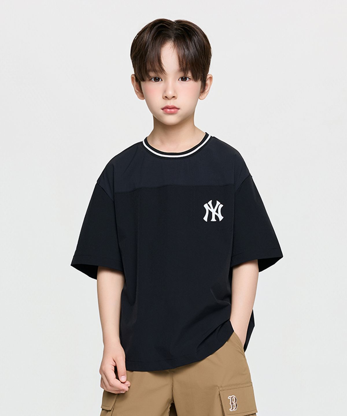 엠엘비 키즈(MLB KIDS) 스트릿 베이직 우븐 V넥 티셔츠 NY (Black)
