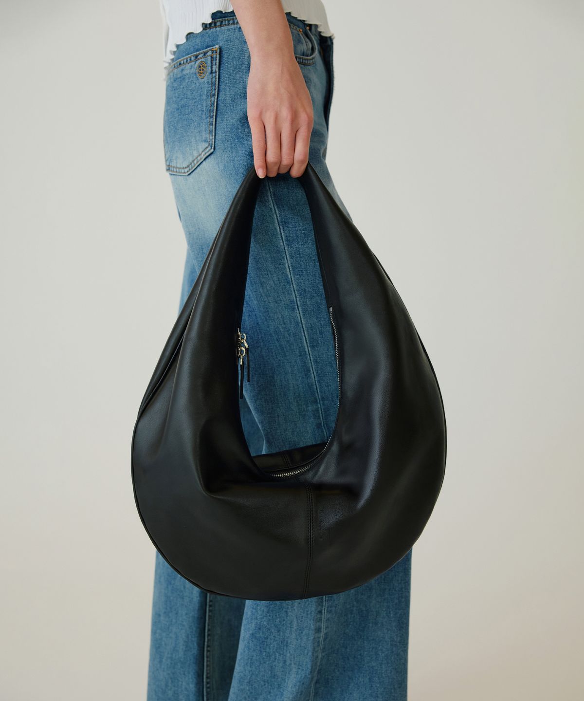 시야쥬(SIYAZU) SIAC3113 Arche Hobo Bag_Black