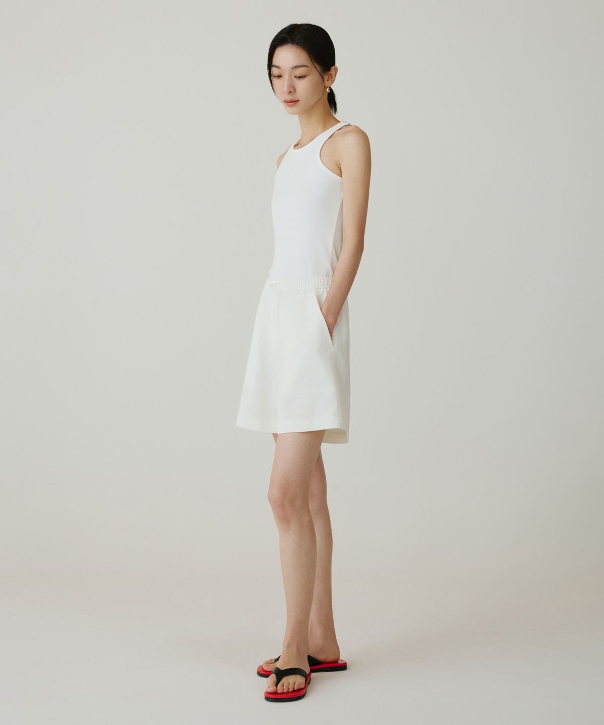 시야쥬(SIYAZU) SITP5271 베이직 라운드넥 크롭 나시탑_Ivory