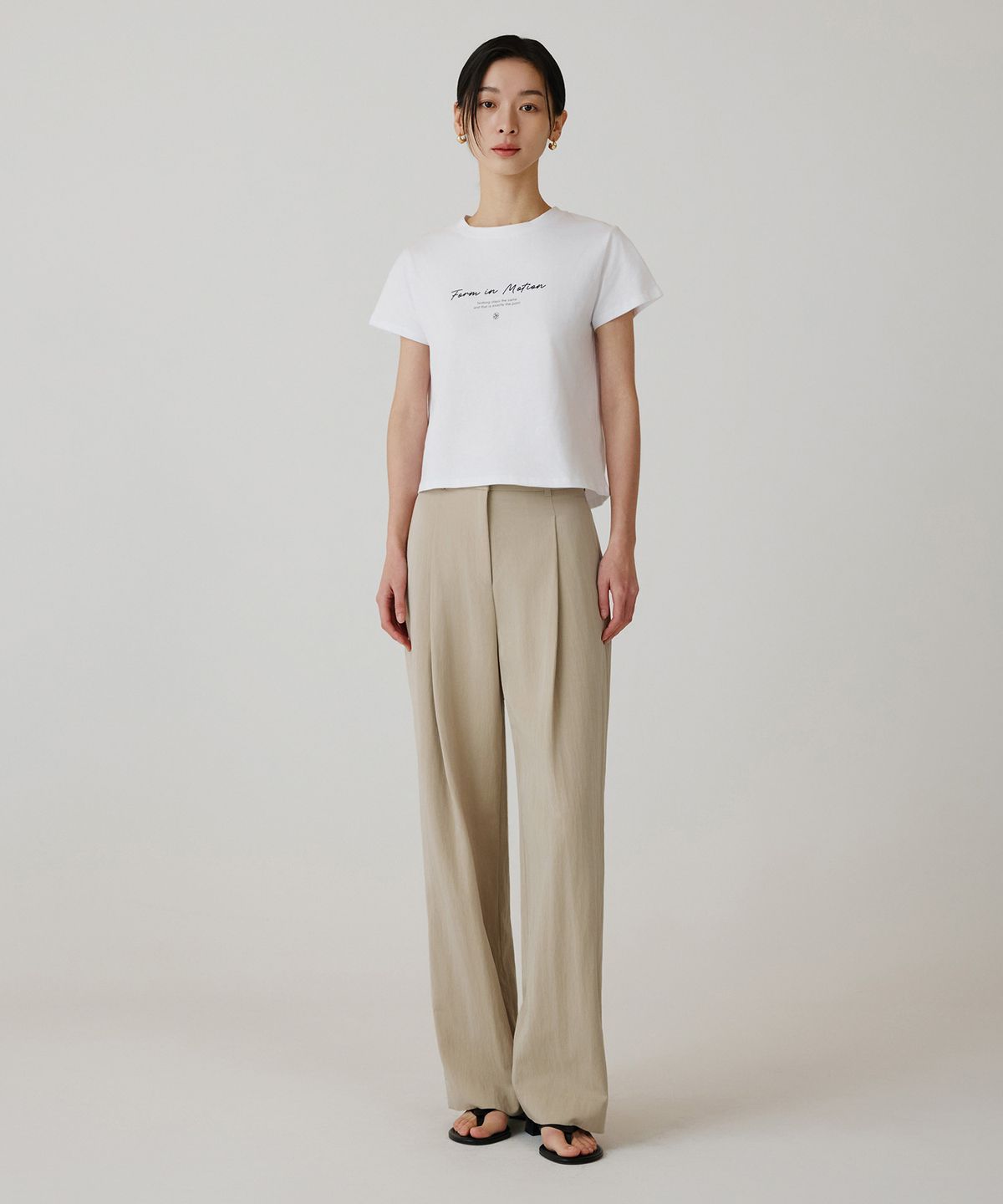 시야쥬(SIYAZU) SITP5266 미니멀 폰트 반팔 티셔츠_White
