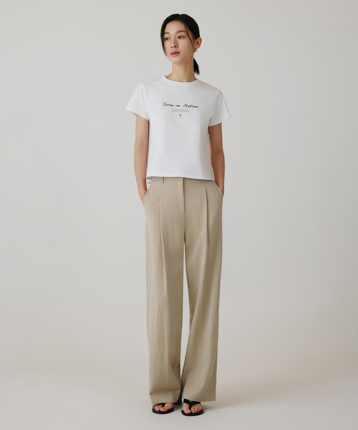 시야쥬(SIYAZU) SITP5266 미니멀 폰트 반팔 티셔츠_White