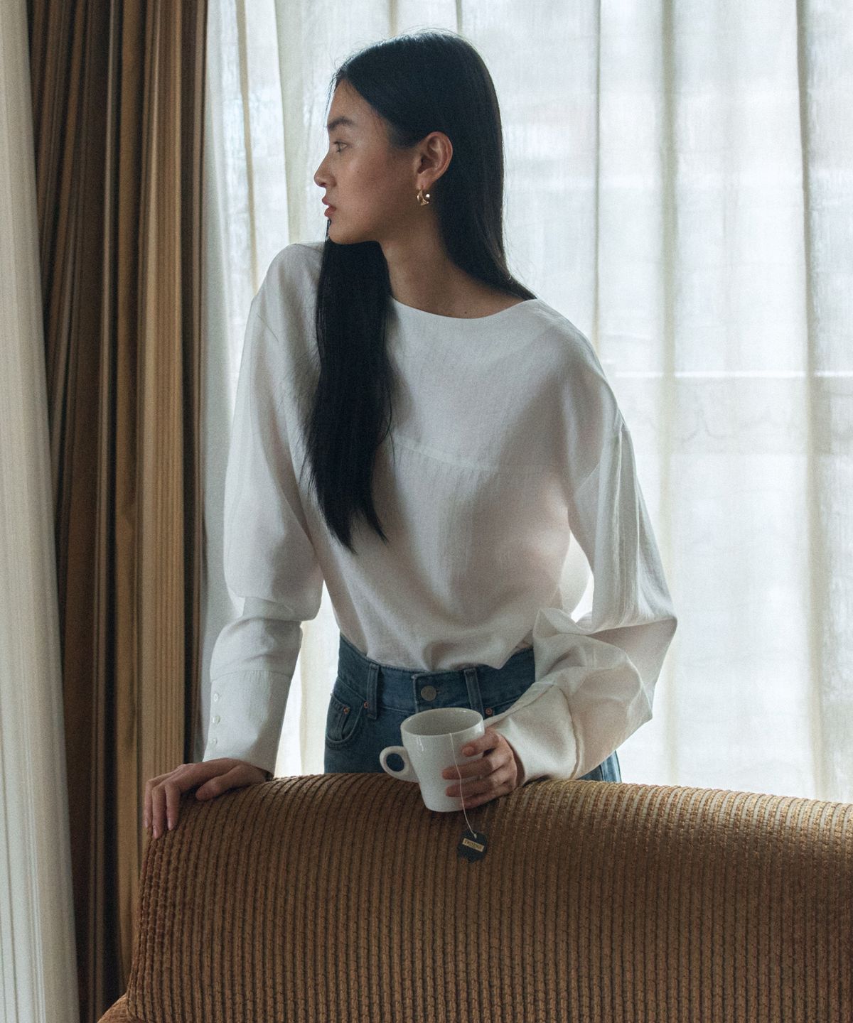 시야쥬(SIYAZU) SITP5261 보트넥 미니멀 블라우스_Ivory