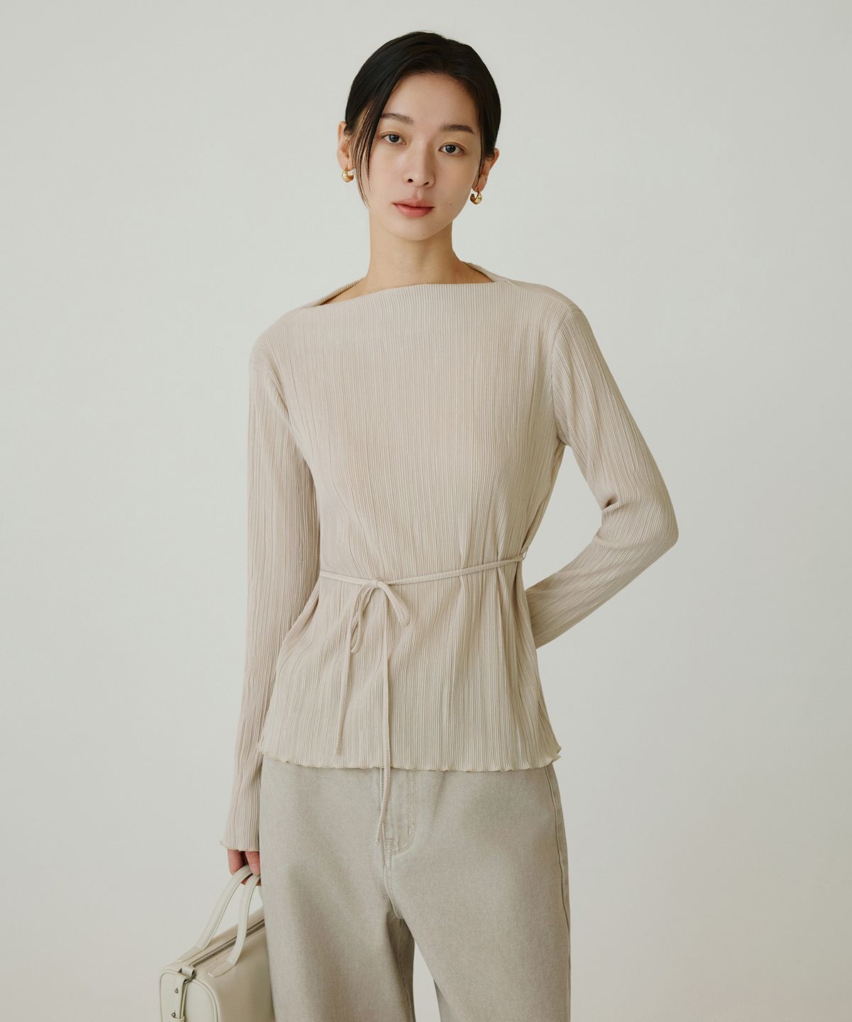 시야쥬(SIYAZU) SITP5255 스트링 플리츠 탑_Beige