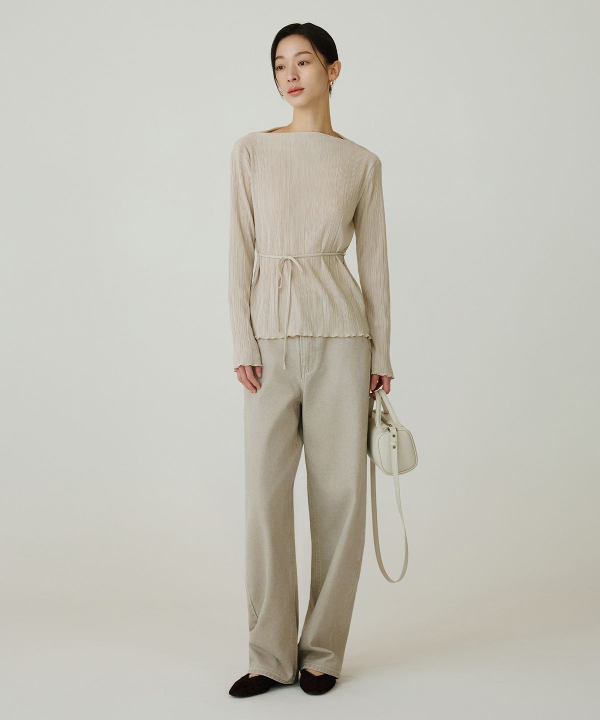 시야쥬(SIYAZU) SITP5255 스트링 플리츠 탑_Beige