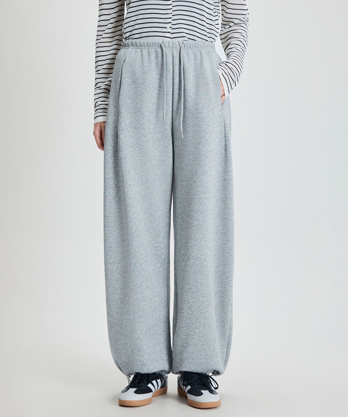 미쏘(MIXXO) 커브드 밴딩 팬츠_MIWTMG80QC/MIWTMG92QA