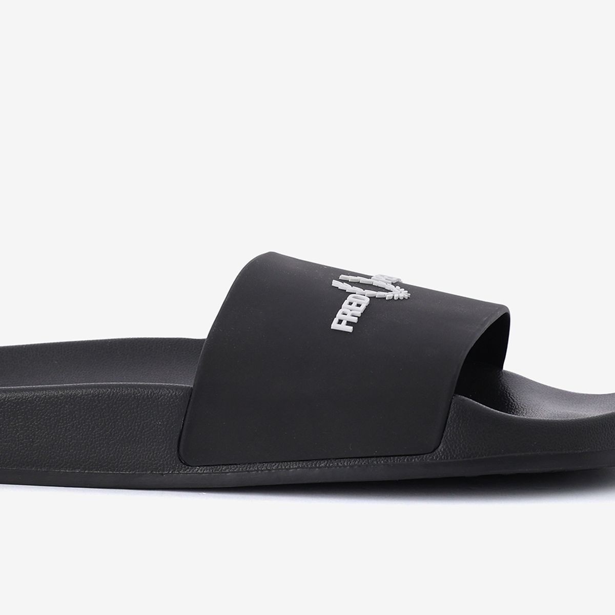 프레드페리(FRED PERRY) 브랜디드 슬라이더 (102) SFPM2612320-102
