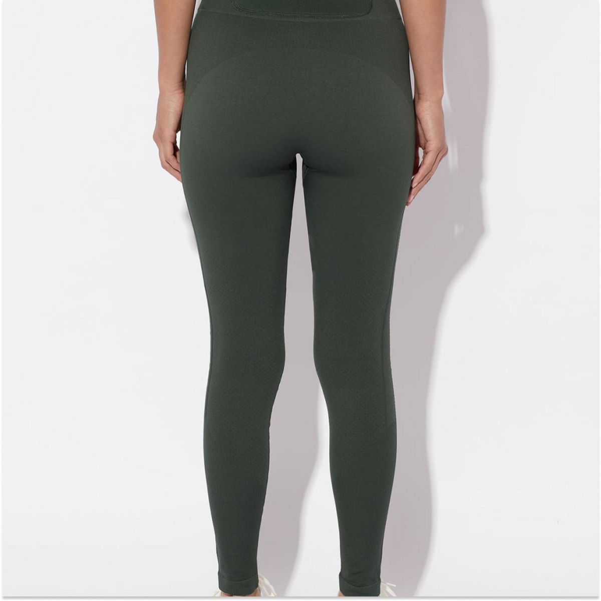 써클 스포츠웨어(CIRCLE SPORTSWEAR) 에센셜 킵 더 플로우 심리스 레깅스 포레스트 그린 여성
