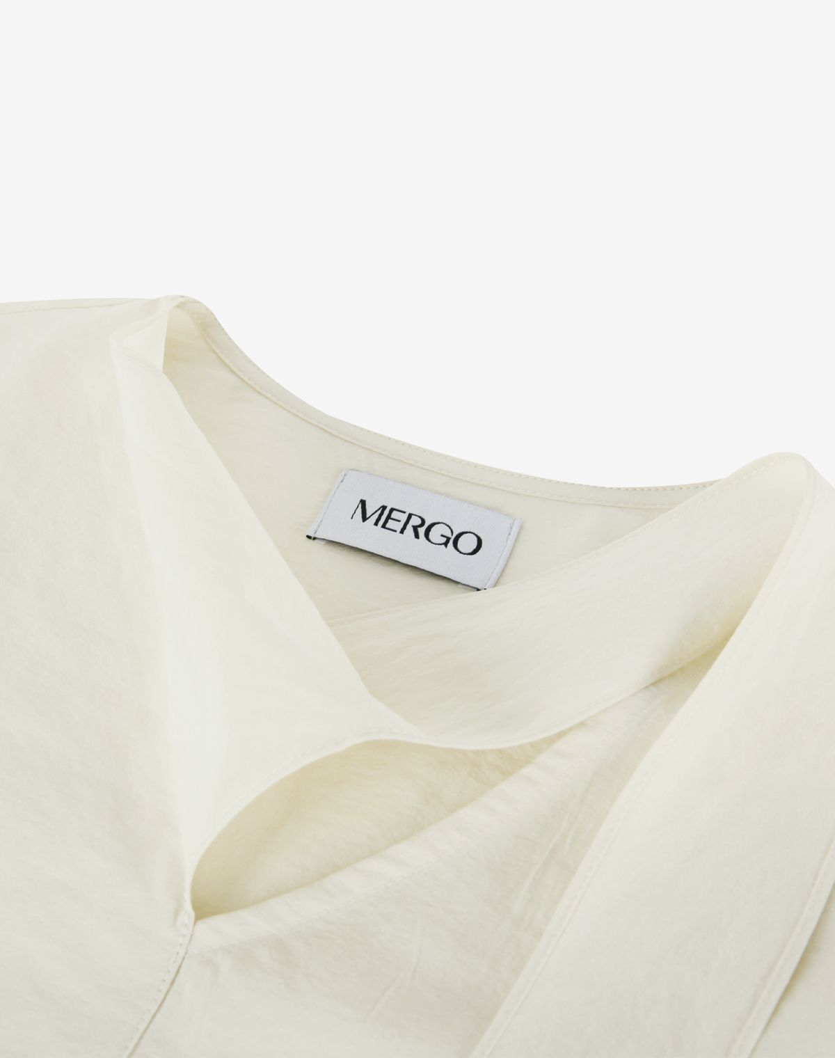 메르고(MERGO) 우먼 넥 스트랩 실크 코튼 블라우스 [베이지]
