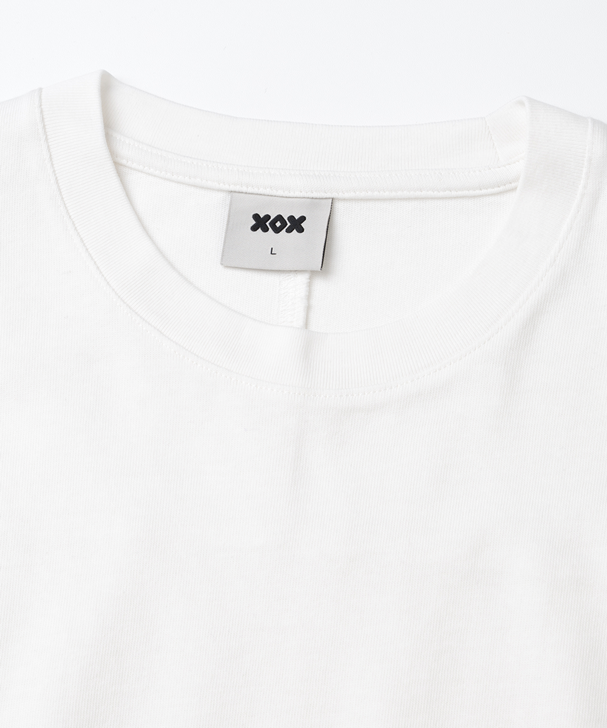 엑스오엑스(XOX) 피그먼트 워싱 뒷절개 반팔 티셔츠[IVORY]