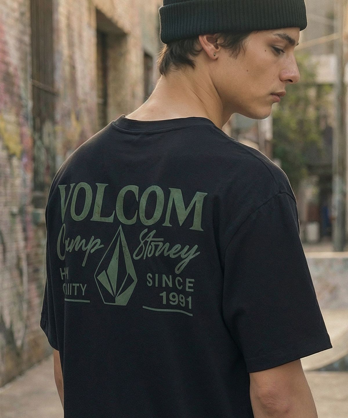 볼컴(VOLCOM) 캠프 스토니 오버핏 반팔티(블랙)