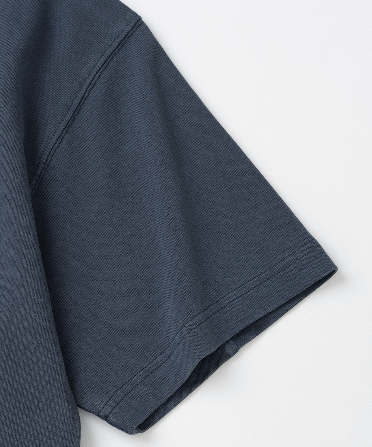 엑스오엑스(XOX) 피그먼트 워싱 뒷절개 반팔 티셔츠[NAVY]