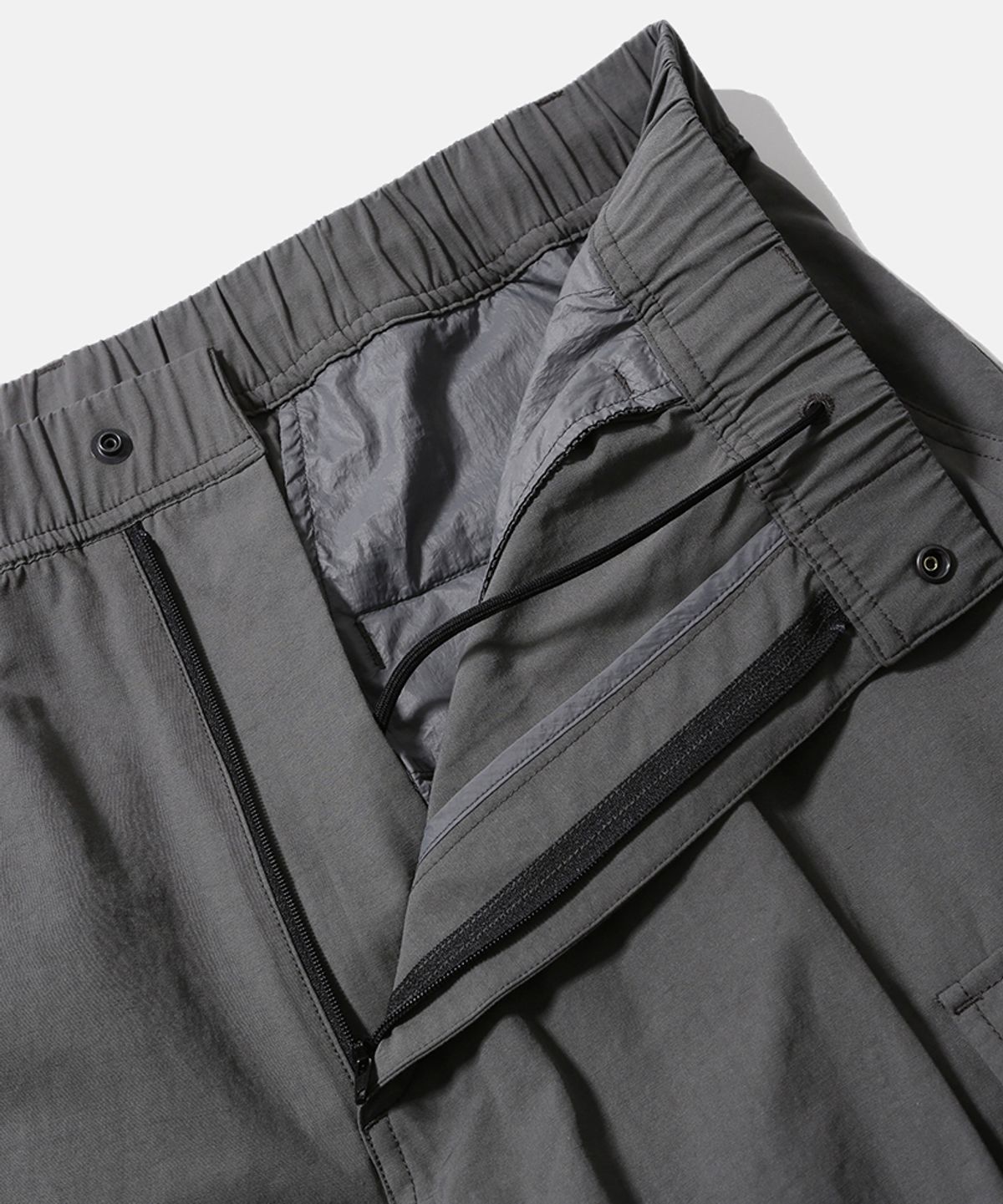 모이프(MOIF) [SS26] OVER INVENTORY PANTS / AGAVE GREEN