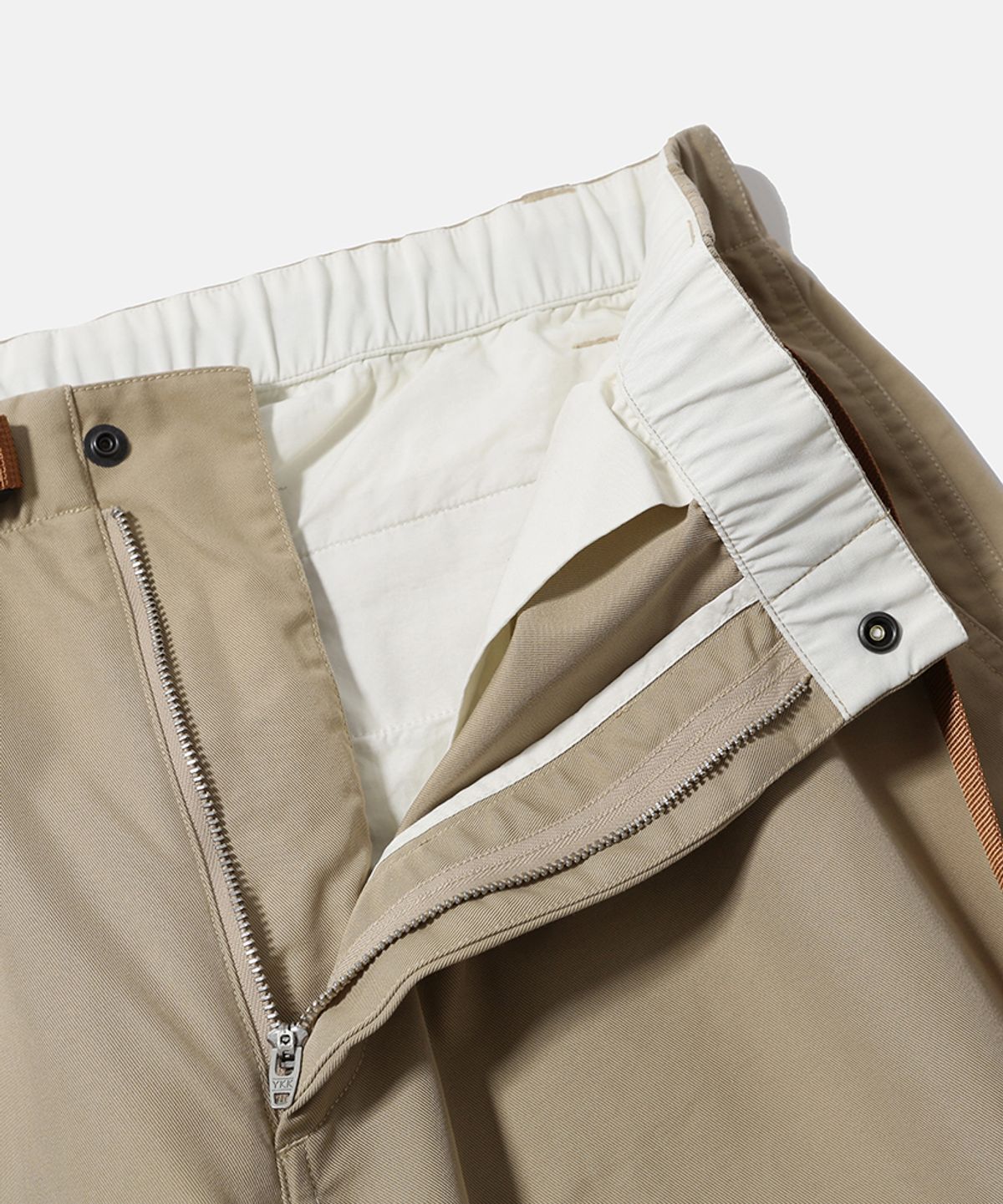 모이프(MOIF) [SS26] COMFY SKATER PANTS / PALE KHAKI