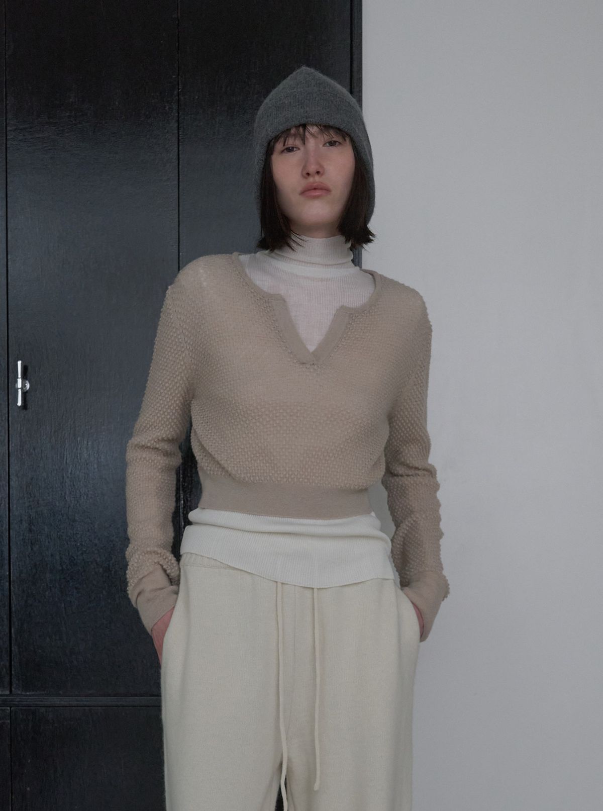 디에토(DEETO) Textured Henley Pullover [BEIGE]
