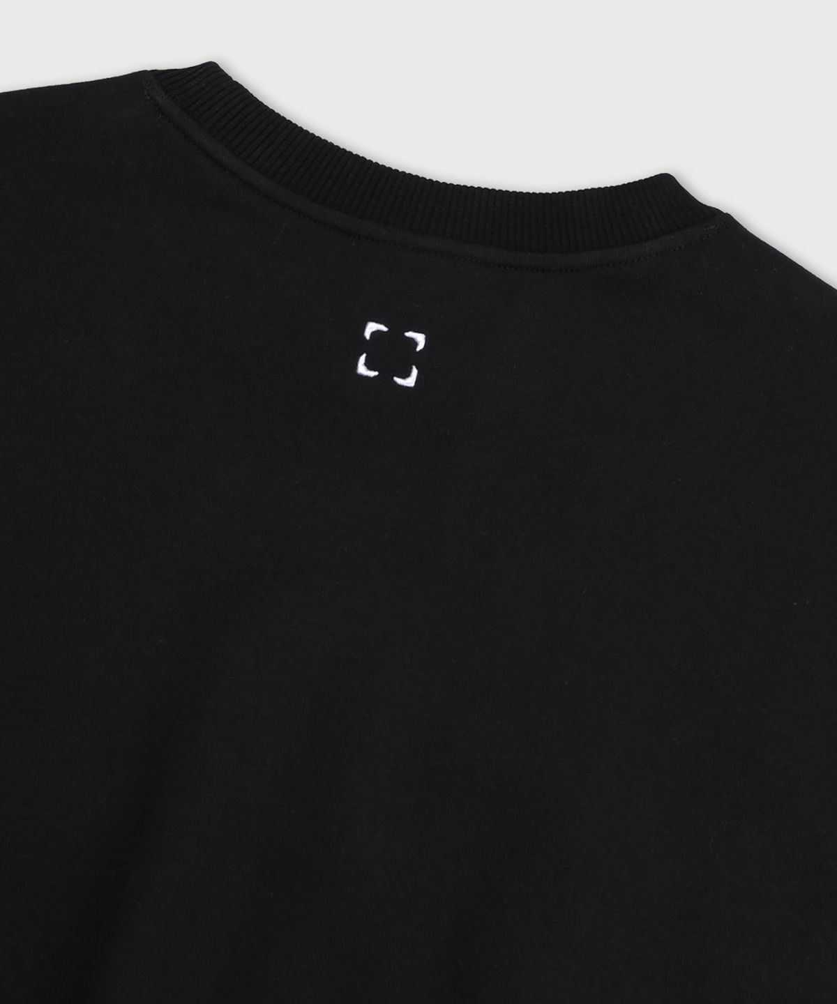 뮤제(MUSEE) POMPIDOU Oversized MUSEE PARIS Embroidery Sweatshirt_Black