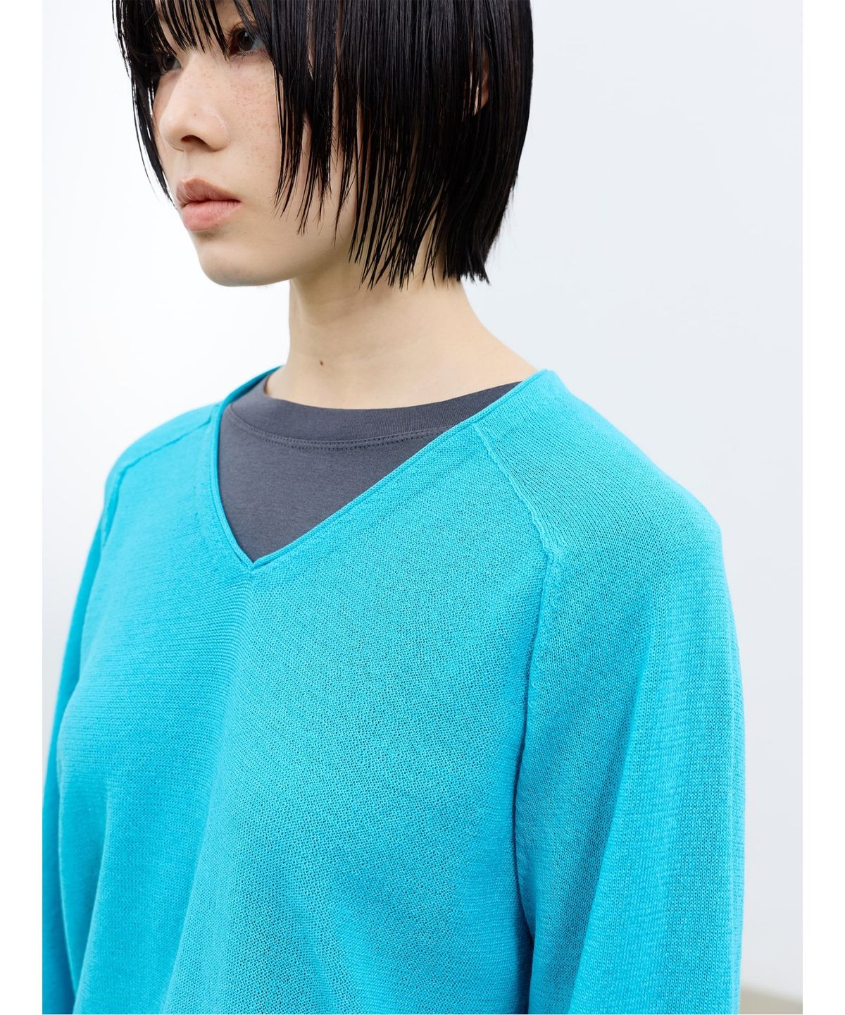 샌드 사운드(SAND SOUND) (UNISEX) 시어 브이넥 스웨터  블루