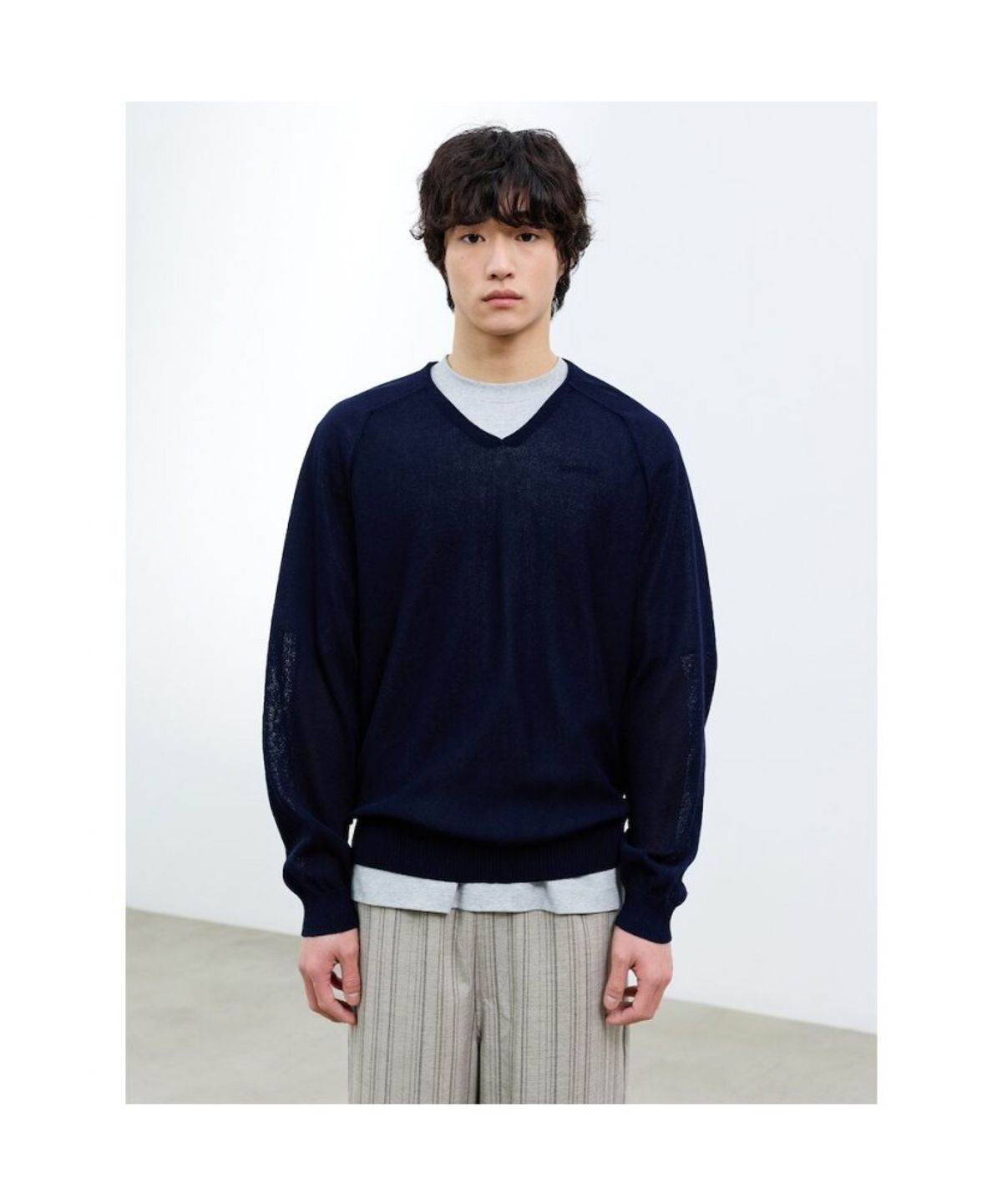 샌드 사운드(SAND SOUND) (UNISEX) 시어 브이넥 스웨터  네이비