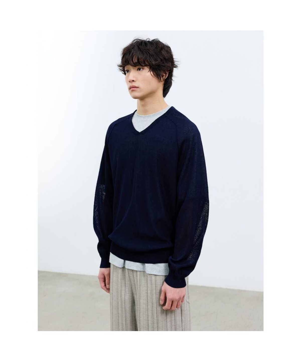 샌드 사운드(SAND SOUND) (UNISEX) 시어 브이넥 스웨터  네이비