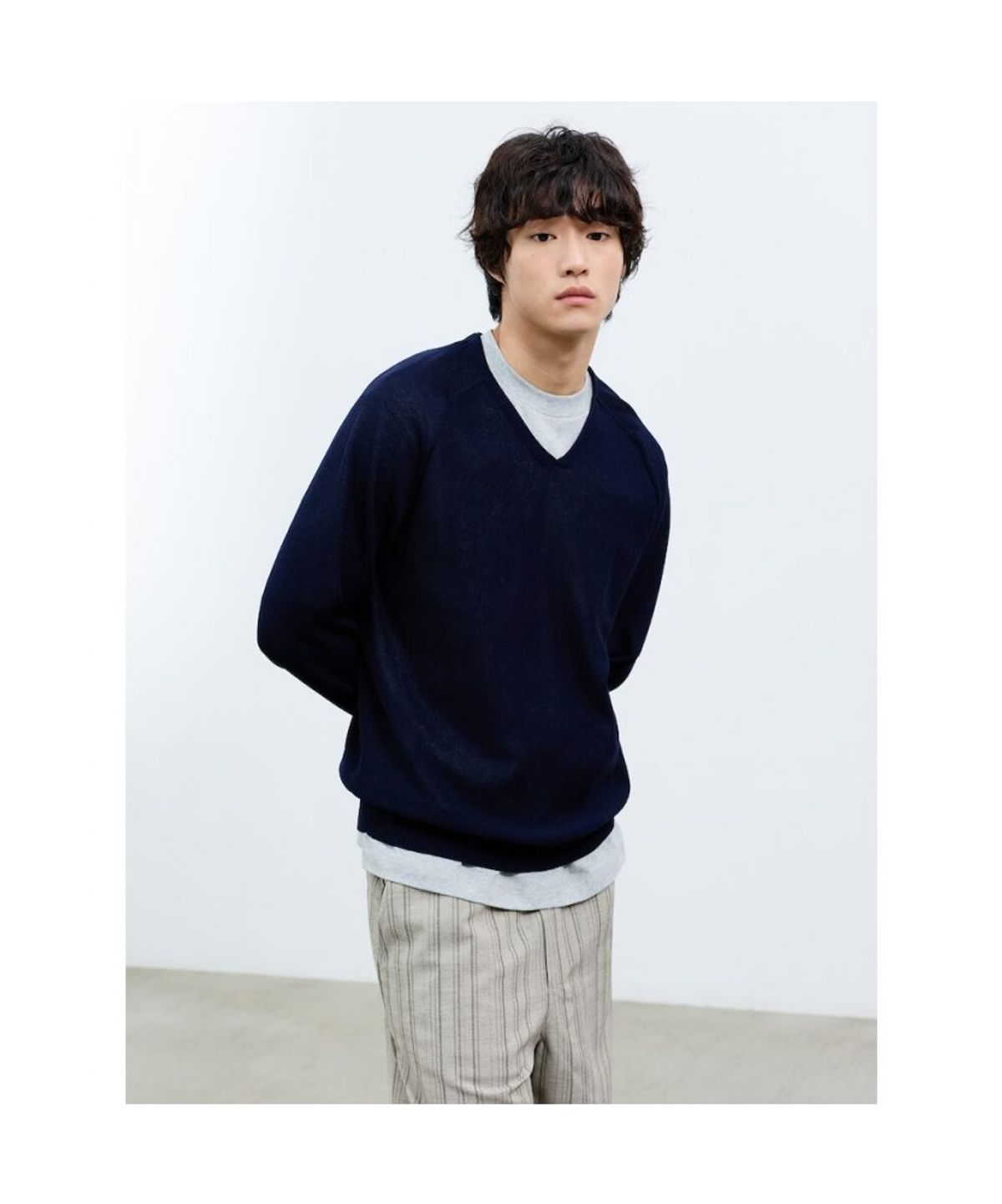 샌드 사운드(SAND SOUND) (UNISEX) 시어 브이넥 스웨터  네이비