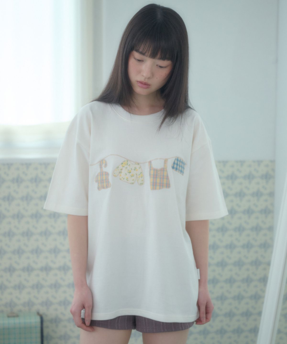 엠블러(AMBLER) A Clothes Line 아플리케 자수 반팔 티셔츠 AS1310 (아이보리)