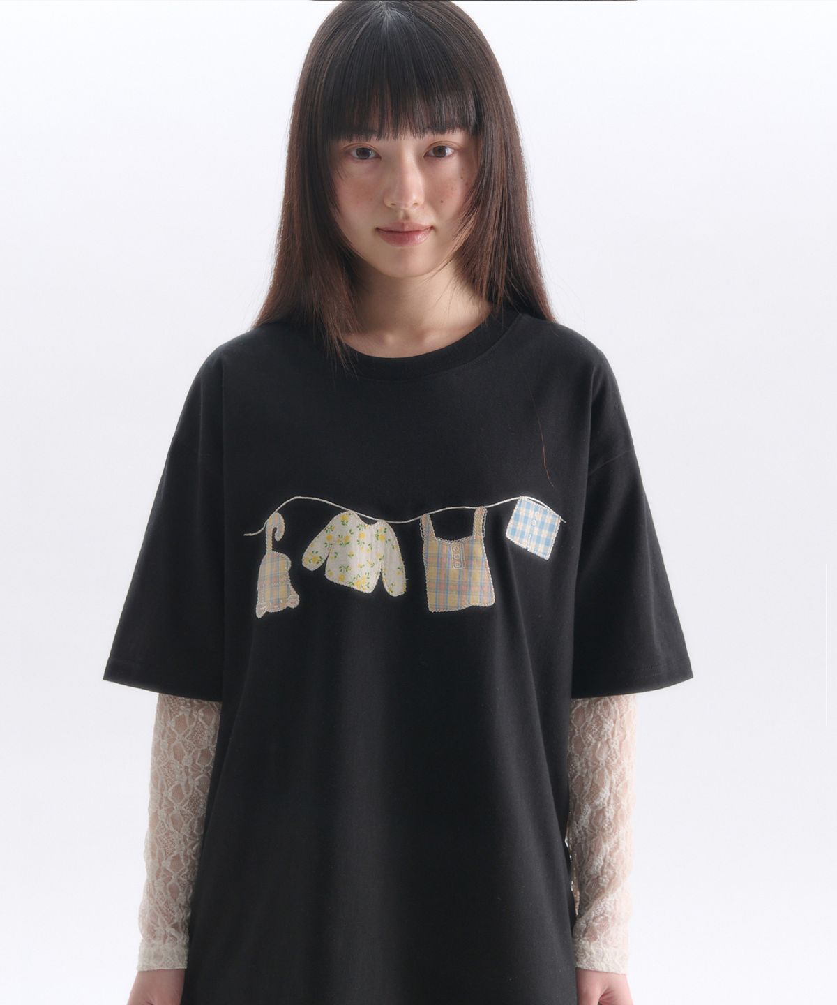엠블러(AMBLER) A Clothes Line 아플리케 자수 반팔 티셔츠 AS1310 (블랙)