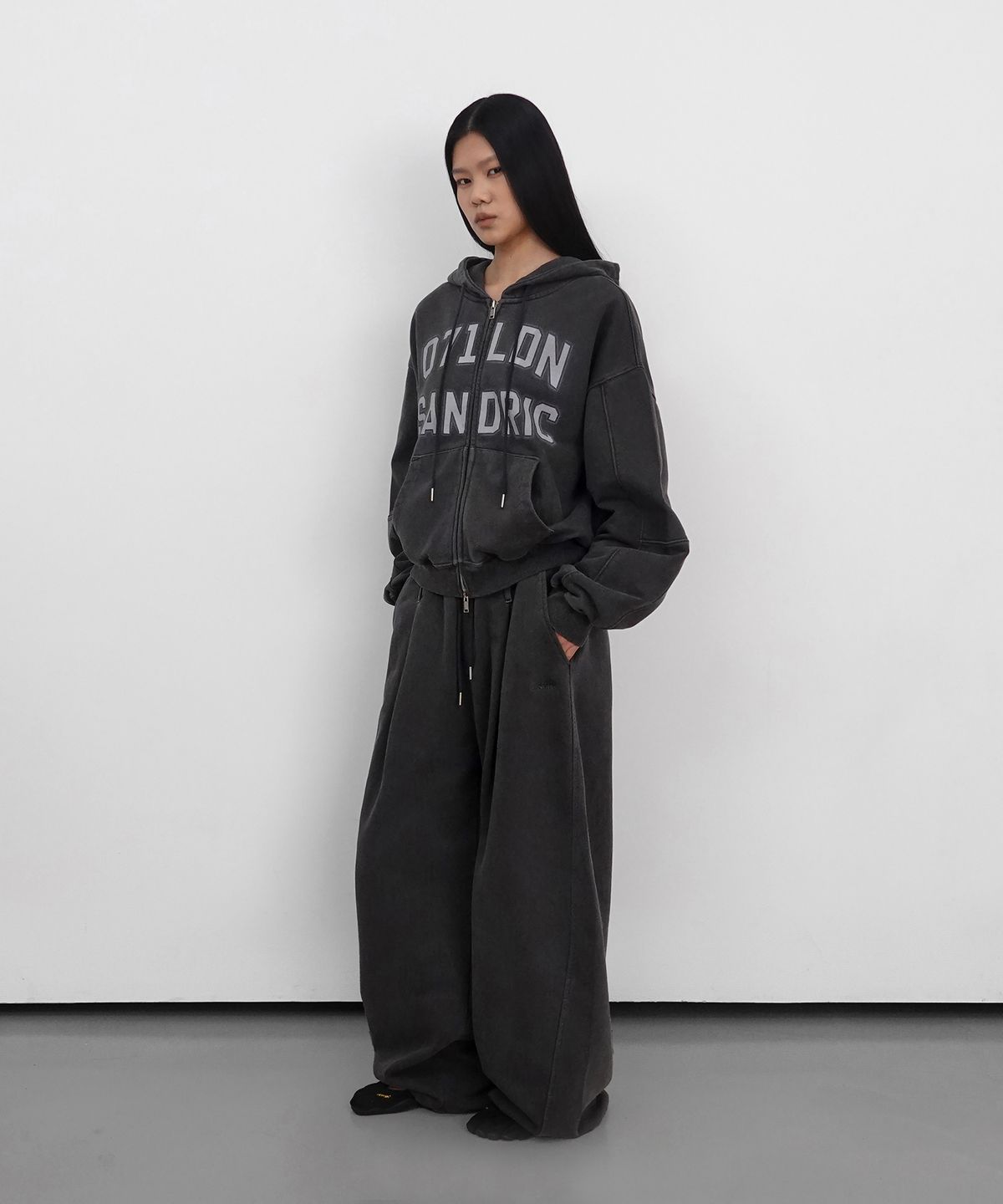 샌드릭(SANDRIC) PIGMENT OVERFIT HOOD ZIP UP_CHARCOAL